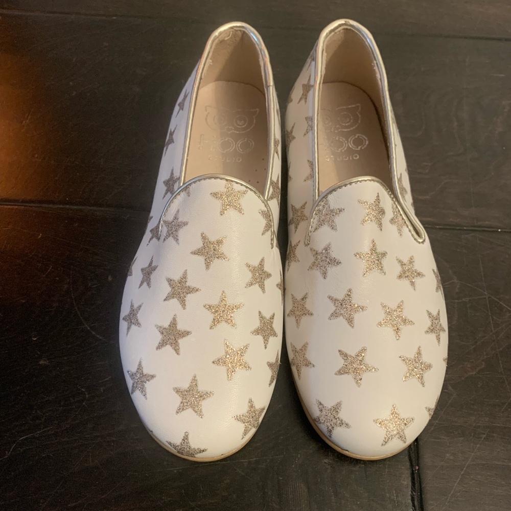 Girls hoo dress shoes with glittery stars. brand new with out tags
